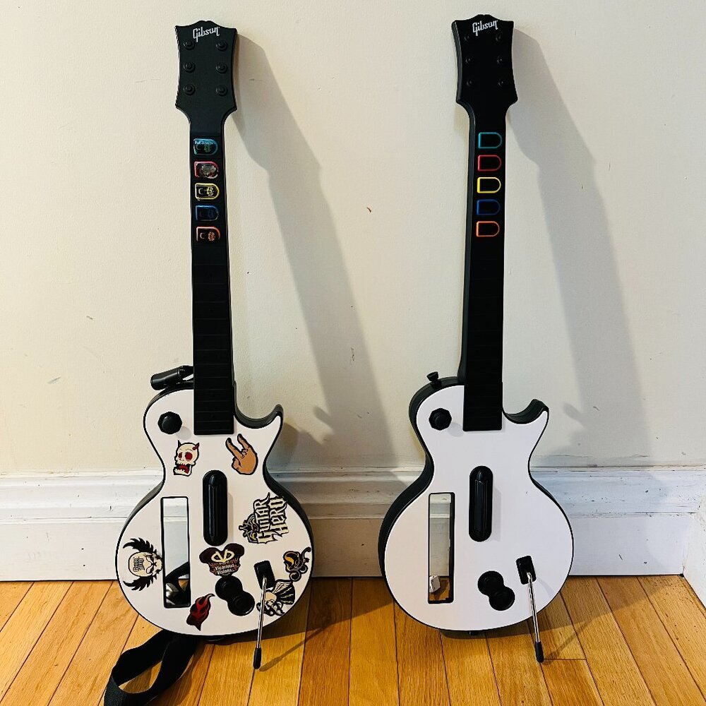 2 Nintendo Wii Wireless LES PAUL Guitar Controller Guitar Hero III & Rock Band